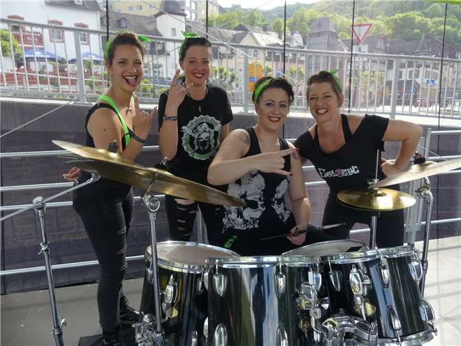 Die vier Mädels der Musikformation „Irgendne Band“ sorgten mit bekannten Rockhymnen für tolle Stimmung.