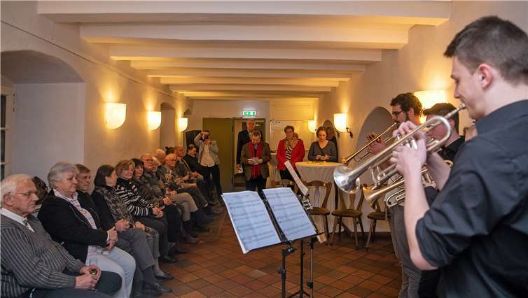 Die vier Musiker Thorallil Quadflieg, Tobias Grohs, Christoph Hillgruber und Max Mahnig von der Musikschule Voreifel spielten anlässlich der Einweihung der Beethoven-Stele im Zehnthaus Odendorf einige Stücke des großen Meisters auf ihren Trompeten.