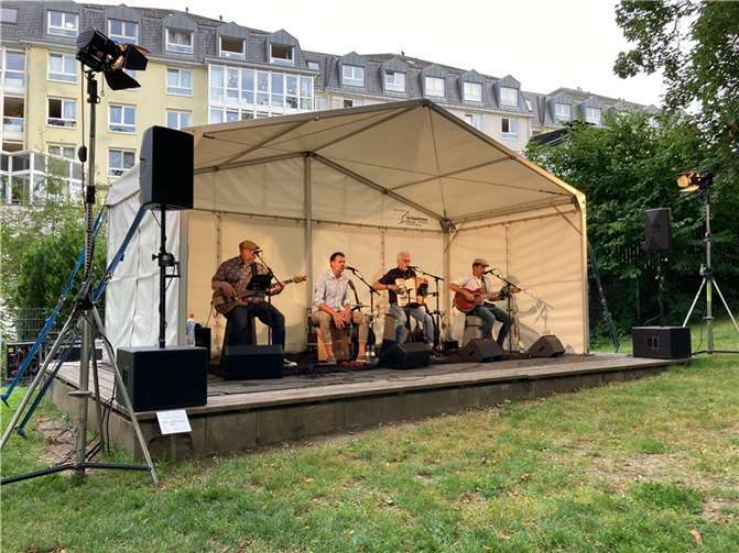 Die vier Vollblutmusiker präsentierten eine Auswahl der unterschiedlichster Musikgenres. Foto: Karin Maas