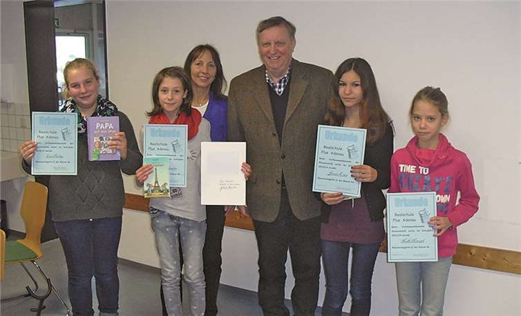 Die vier besten Vorleserinnen an der Realschule Plus in Adenau. privat