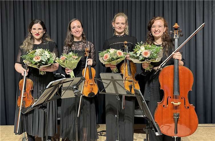 Die vier jungen Künstlerinnen des mondëna quartets.  Foto: privat