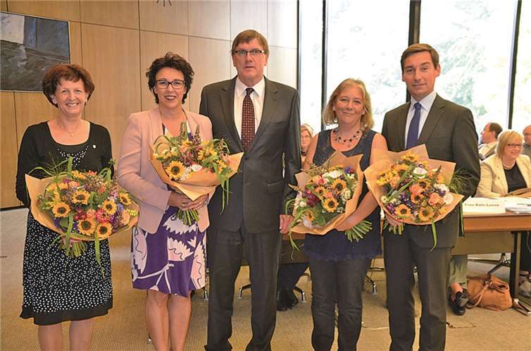 Die vier stellvertretenden Landräte mit Landrat Sebastian Schuster (v.l.n.r.): Notburga Kunert, Silke Josten-Schneider, Landrat Sebastian Schuster, Michaela Balansky und Sebastian Hartmann. Privat