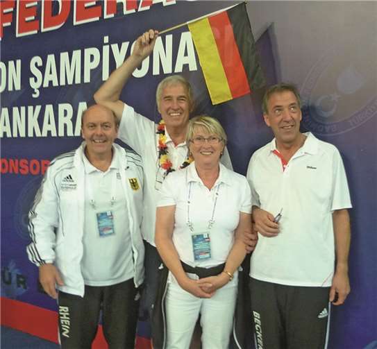 Die vier von der Rheinschiene: Hans Rhein, Dieter und Brigitte Prax, Jürgen Becker. privat