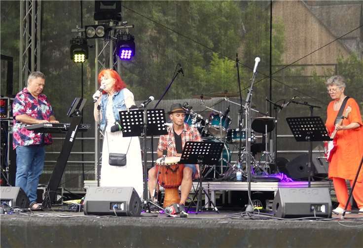 Die vierköpfige Oldie-Gruppe „Old School“ sorgte mit weltberühmten Chansons für einen gelungenen Festivalauftakt.  Fotos: TE