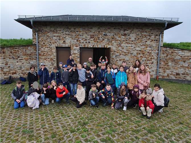 Die vierten Schuljahre der Grundschule waren auf der Exkursion dabei.  Fotos: Grundschule St. Georg