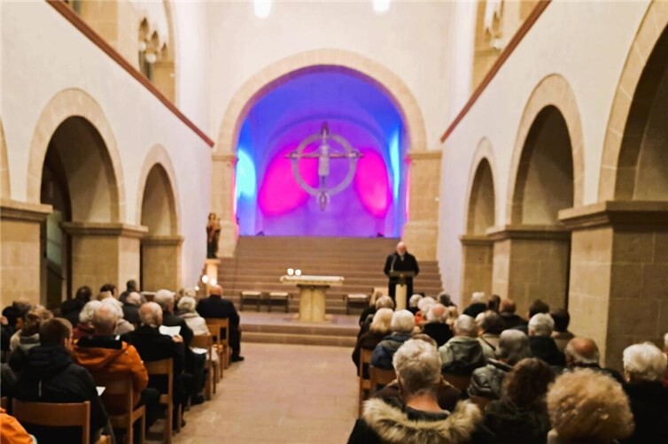Die vom Förderkreis Johanniskirche Lahnstein e.V. ausgerichtete Veranstaltung lockte viele Musikfreunde in das für diesen Anlass besonders beleuchtete Gotteshaus an der Lahnmündung. Foto: Förderkreis Johanniskirche Lahnstein e.V./Christian Gerlach