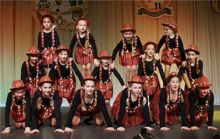 Die von Manuela Sturm-Borgia trainierte Gruppe „Wild Girls“ erfreutemit einem Showtanz zur Musik der Gruppe „Brings“ das Publikum. Fotos: JS