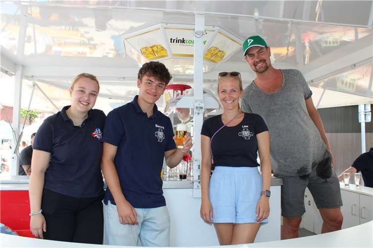 Die von den Stadtsoldaten kredenzten,kühlen Getränke fanden reißenden Absatz.