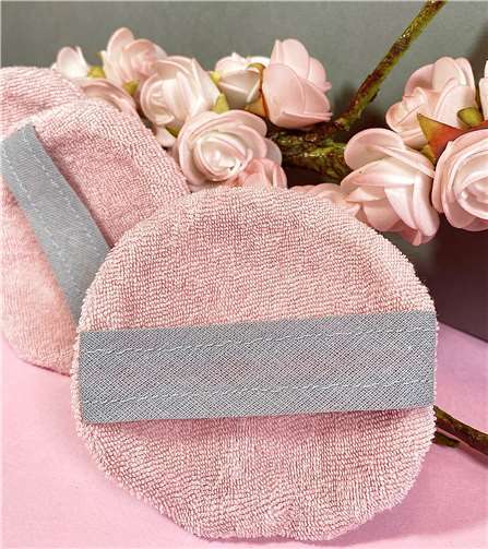 Die von der Nonnenwerther Schülerfirma Ceaseless vertriebenen Reinigungspads sind nachhaltig und frei von Plastik. Foto: Ceaseless