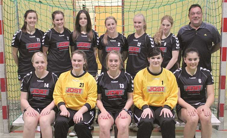 Die wB-Jugend des TV Welling freut sich über ihre neuen Trikot-Sätze und auf das kommende Spiel.privat
