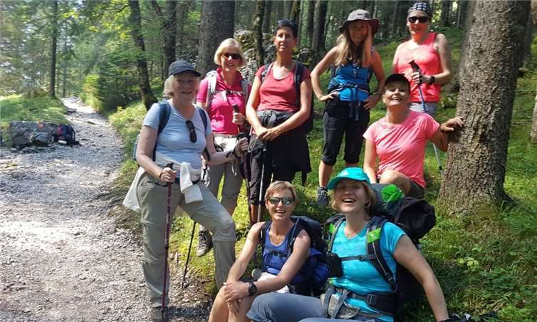 Die wanderlustigen Frauen der LG auf dem Weg zur Zugspitze. privat