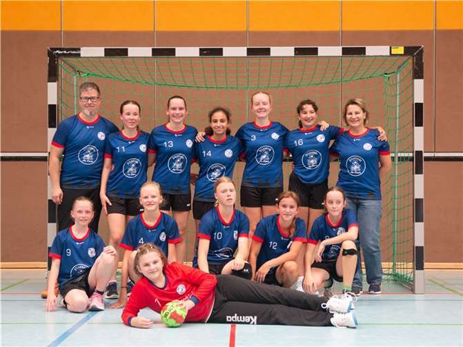 Neue Saison in neuen Trikots Die weibl. C-Jugend des HSG Sinzig/Remagen/Ahrweiler. Foto: privat