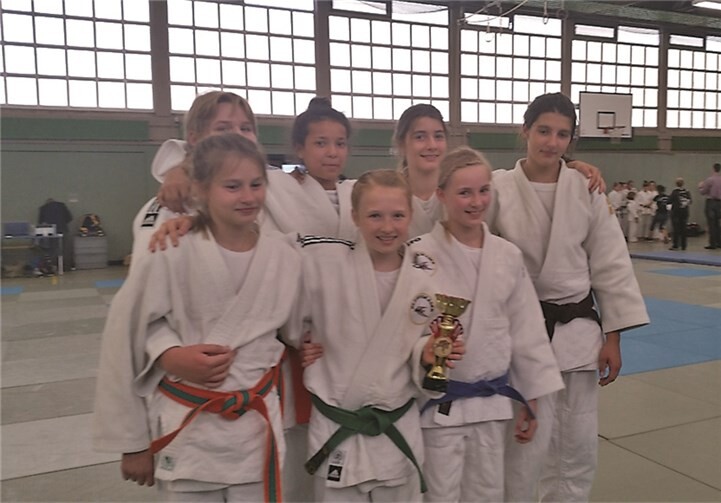 Die weiblich U15: vorne: Ina Schild,Marie Heeb, Kim Irlich (orne), Jolina Loy, Roth, Sophie Püchel und Fabienne Püchel (hinten):