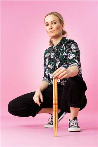 Die weltbekannte Schlagzeugerin Anika Nilles stellt mit ihrer Band „Nevell“ am Sonntag, 18. Dezember, in der Meckenheimer Jungholzhalle ihr neues Album „Opuntia“ vor.  Foto: privat/Marius Mischke