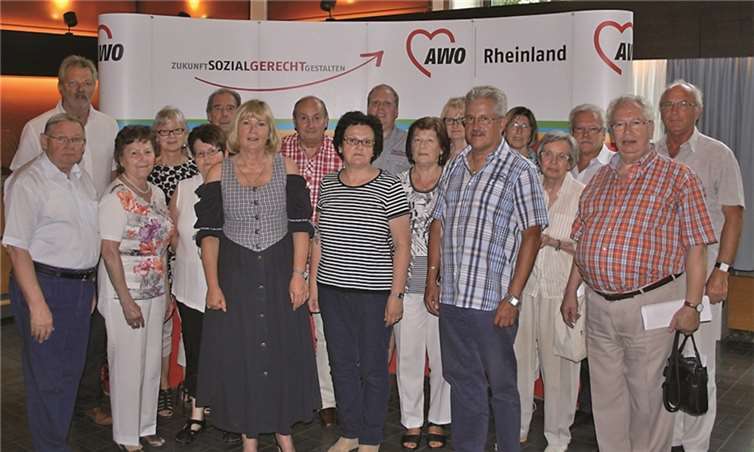 Die wiedergewählte Kreisvorsitzende Christiane Heinrich-Lotz (7.v.l.). Privat