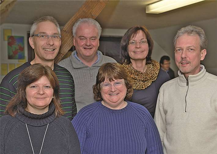 Die wiedergewählten Vorstandsmitglieder: (V. l., vordere Reihe) Hanni Küpper, Dagmar Krebs, Karsten Bierbrauer; (v. l., hintere Reihe) Rüdiger Linden, Gregor Klein, Bea Danko.Privat