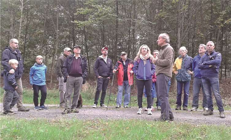 Die zahlreichen Besucher lauschten den interessanten Worten von Herrn Hahn.privat