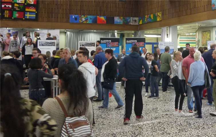 Die zahlreichen Besucher nutzten die Gelegenheit, sich zu informieren. Gemeinde Swisttal