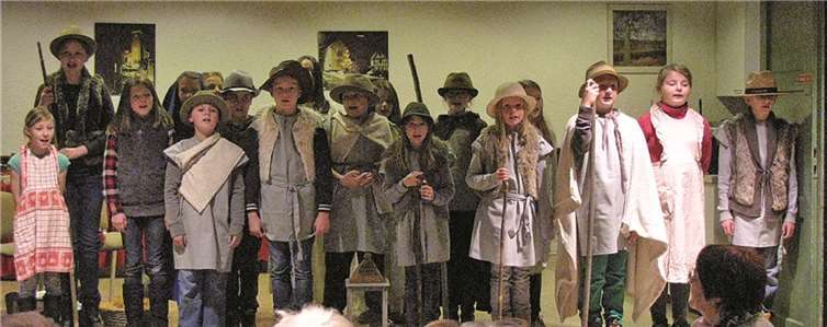 Die zahlreichen Gäste waren beeindruckt von der Darbietung der vierten Grundschulklasse.privat