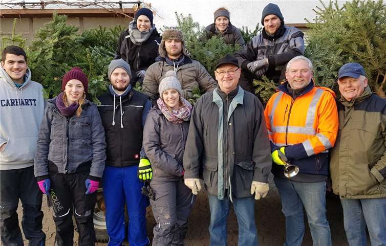 Die zahlreichen Helfer hatten alle Hände voll zu tun.privat