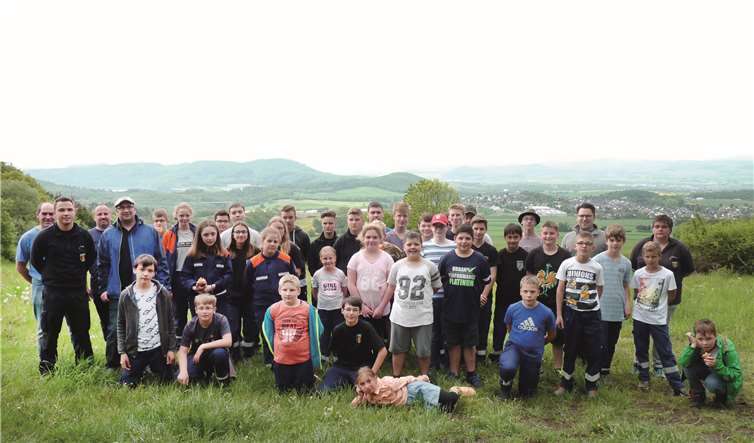 Die zahlreichen Mitglieder der VG-Jugendwehren erlebten einen tollen gemeinsamen Nachmittag an der herrlich gelegenen Beller Gänsehalshütte. Fotos: FRE