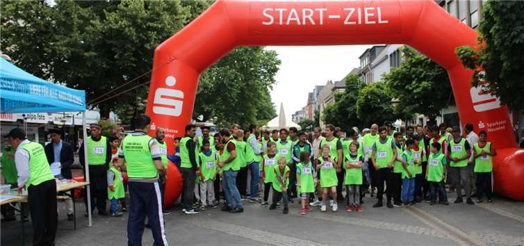 Die zahlreichen Teilnehmer kurz vor dem Start. privat