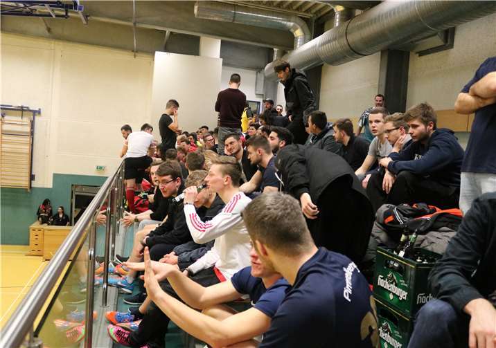 Die zahlreichen Zuschauer verfolgten gespannt die einzelnen Partien.