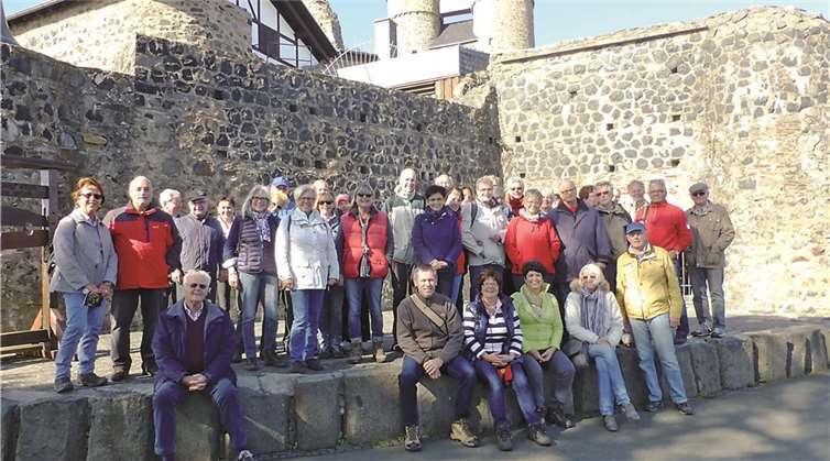 Die zahlreichen gut gelaunten Teilnehmer der Wanderung waren alle zufrieden. privat