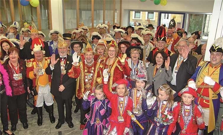 Die zahlreichen närrischen Gäste übernahmen die Weißenthurmer Geschäftsstelle. Raiffeisenbank Mittelrhein