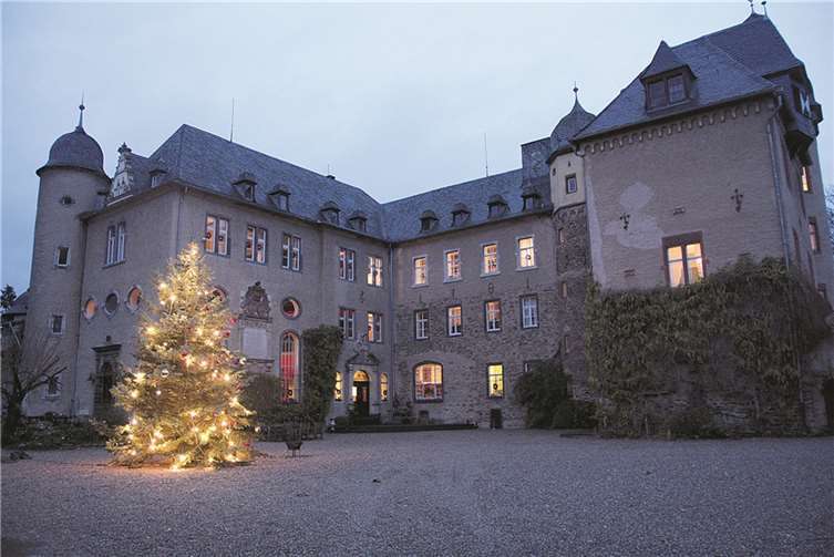 Die zauberhafte Atmosphäre von Schloss Burg Namedy lädt zur Einstimmung auf die Adventszeit ein.privat