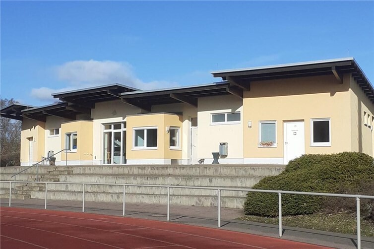 Die zentral gelegene Stadthalle ist aus Sicht der SPD ein idealer Standort für ein frei zugängliches AED-Notfallsystem, da dort große Veranstaltungen stattfinden und viele Menschen in der Umgebung wohnen. 