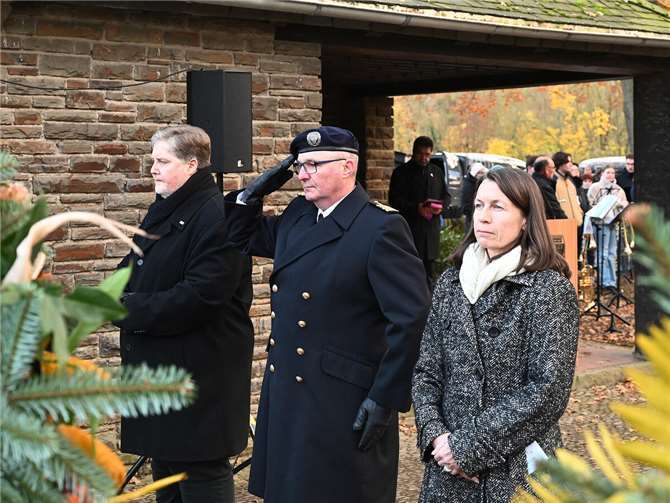 Die zentrale Gedenkveranstaltung fand auf dem Gedenkfriedhof der Kriegsgräberstätte bei Bad Bodendorf statt.  Fotos: RASCH