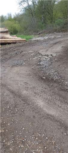 Die zerstörte Abfahrt vom Parkplatz.Fotos: privat