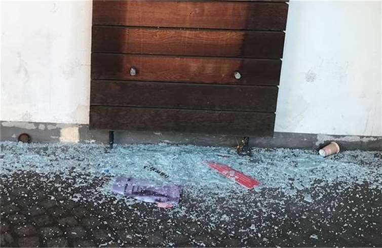 Die zerstörte Tafel. Foto: privat