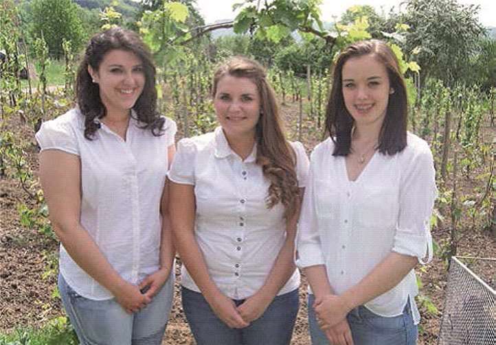 Die zukünftigen Weinmajestäten (v.l.) Silvana Bollinger, Leah Konrath und Alina Fischer.privat