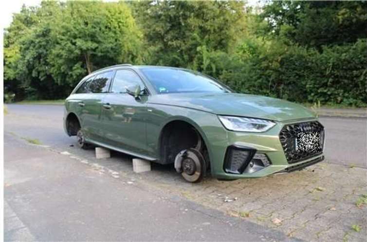 Die zunächst unbekannten Tatverdächtigen nutzten die Nachtstunden, um bevorzugt Pkw des Herstellers Audi auf Steine oder Holzklötze aufzubocken und die Räder zu entwenden.Foto: Kreispolizeibehörde im Rhein-Sieg-Kreis