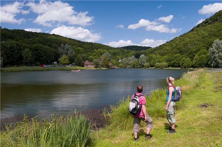 Die zuständige Wasserbehörde hat auch in diesem Jahr den Waldsee Rieden als „Badegewässer mit einer ausgezeichneten Badewasserqualität“ eingestuft.  Foto: Klaus-Peter Kappest