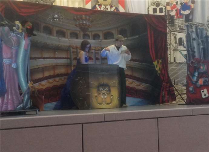 Die zwei Darsteller begeisterten mit ihrer Darstellung die Kinder.