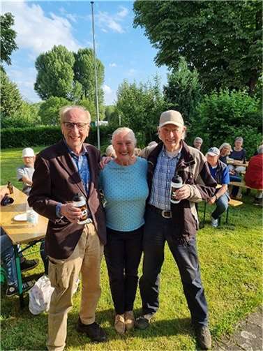 Die zwei ältesten Teilnehmer Hans-Helmut Bischof und Dr. Arnold Zerwas mit der Vorsitzenden Monika Sauer. Quelle: CTG