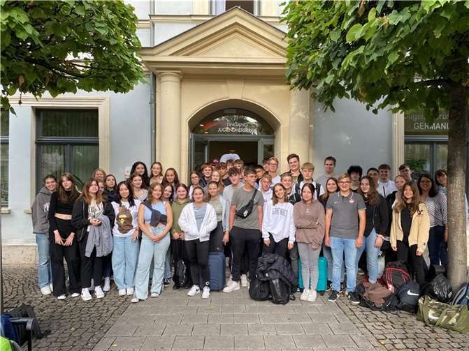 Die zwei zehnten Klassen vor der Jugendherberge. Quelle: Realschule plus Cochem