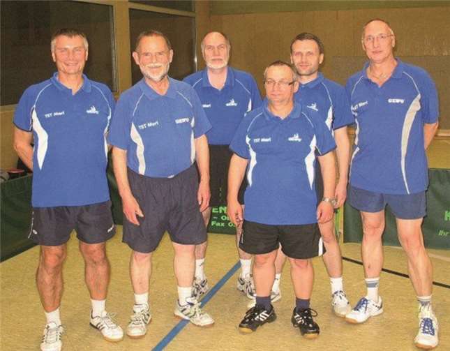 Die zweite Herren vor ihrem Meisterschaftsspiel beim TST Bonn rrh. - v.l. Gerhard Schäfer, Wilhelm Pütz, Udo Linke, Arpad Bertusch, Albrecht Scheidig sowie Jörg Wenger.privat