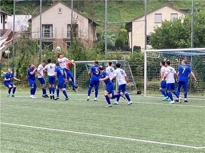 Die zweite Mannschaft der SG Bad Breisig/Inter Sinzig reiste für ein Testspiel nach Niederbachem.  Foto: SG Bad Breisig/Inter Sinzig