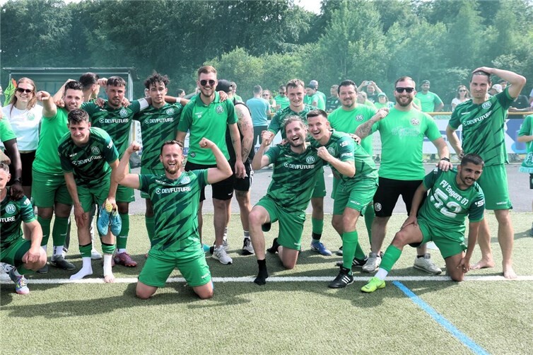 Die zweite Mannschaft des FV Engers hat es geschafft: Im Aufstiegs-Entscheidungsspiel bezwangen die Grün-Weißen den TV Mülhofen mit 5:1.