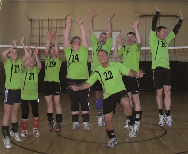 Die zweite Mannschaft freut sich über ihren Aufstieg. privat