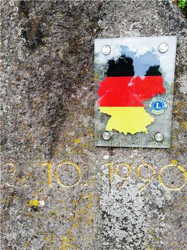 Die zweite Tafel spendeten die "Lions" von Vallendar. Auch sie wurde zerstört.