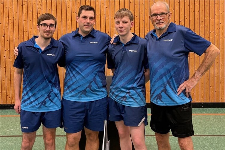 Die zweite Tischtennis Mannschaft feiert einen starken Punktgewinn.