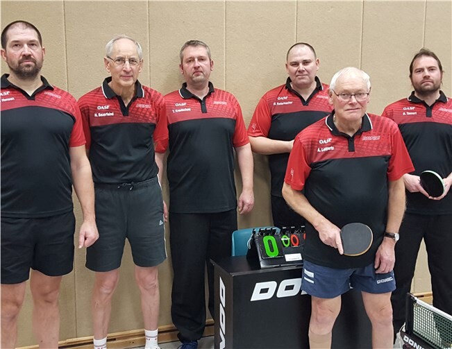 Die zweite Tischtennismannschaft konnte direkt zwei Erfolge feiern (v. l.: Matthias Hensen, Herbert Bauerfeind, Tom Krautscheid, Stephan Radermacher, Alfred Luppertz und René Tannert). privat