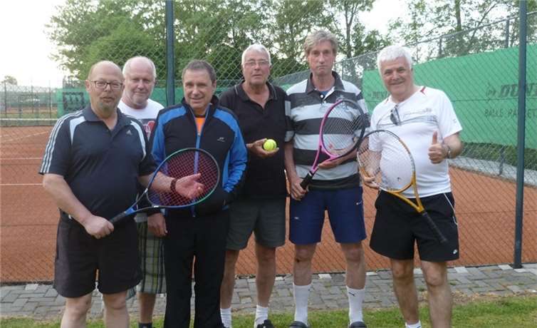 Die zweitplatzierte Mannschaft der Herren 60. (v.l.: Karl Lichius, Hans Stein, Serge Mandelaire, Werner Schneck, Jürgen Wirtz und Jürgen Kaster).privat