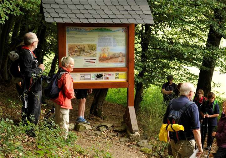 Die zweiundzwanzig TeilnehmerInnen waren bei ausgezeichnetem Wanderwetter unterwegs