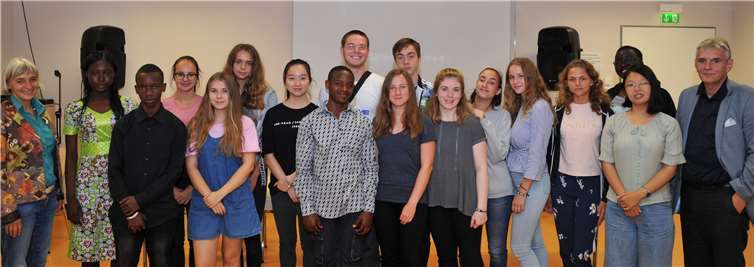 Die zwölf Jugendliche im Alter zwischen 15 und 18 Jahren begeisterten mit ihren Deutschsprachkenntnissen.privat